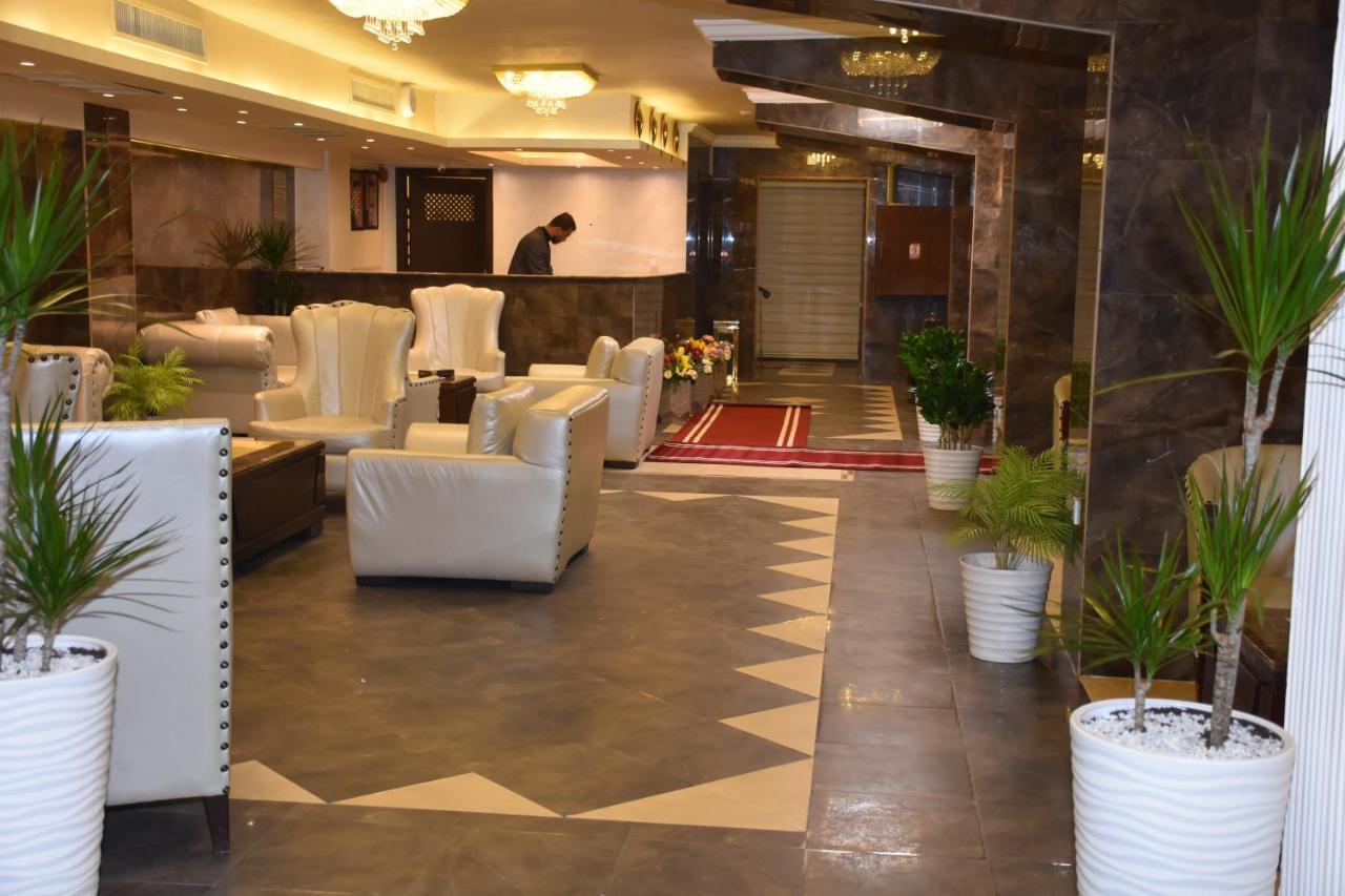 Madison Hotel Аман Екстериор снимка