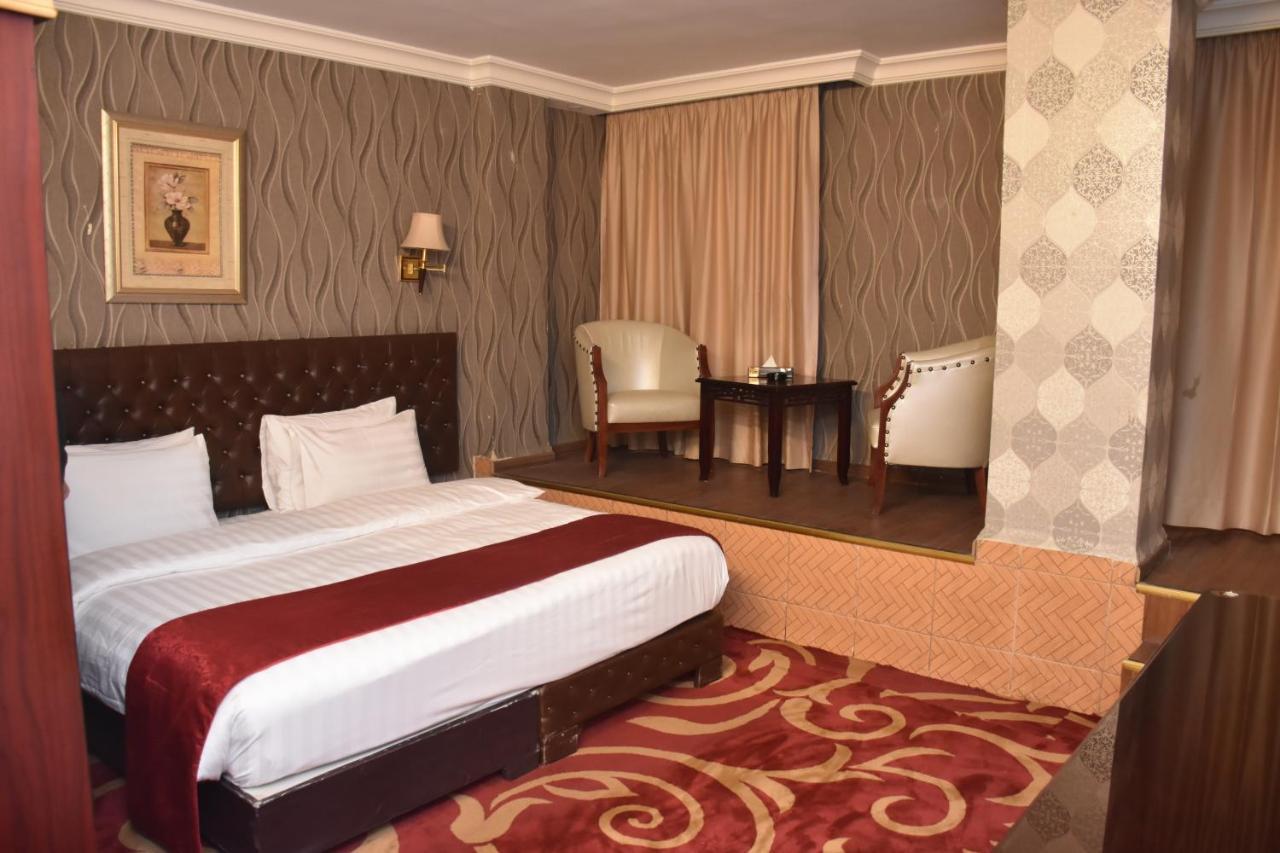 Madison Hotel Аман Екстериор снимка