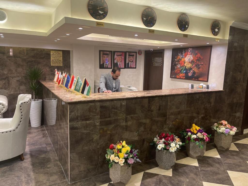 Madison Hotel Аман Екстериор снимка