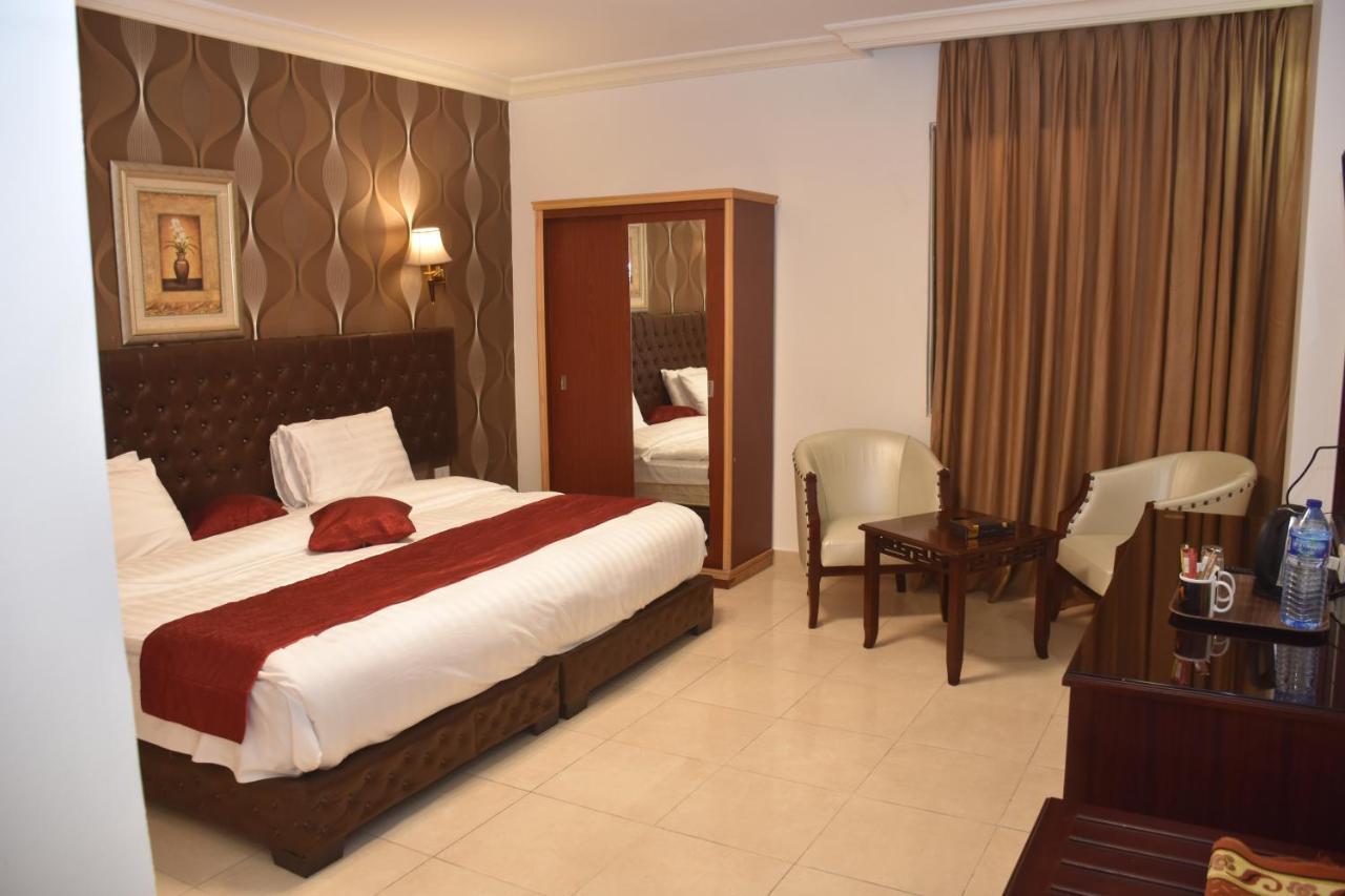 Madison Hotel Аман Екстериор снимка