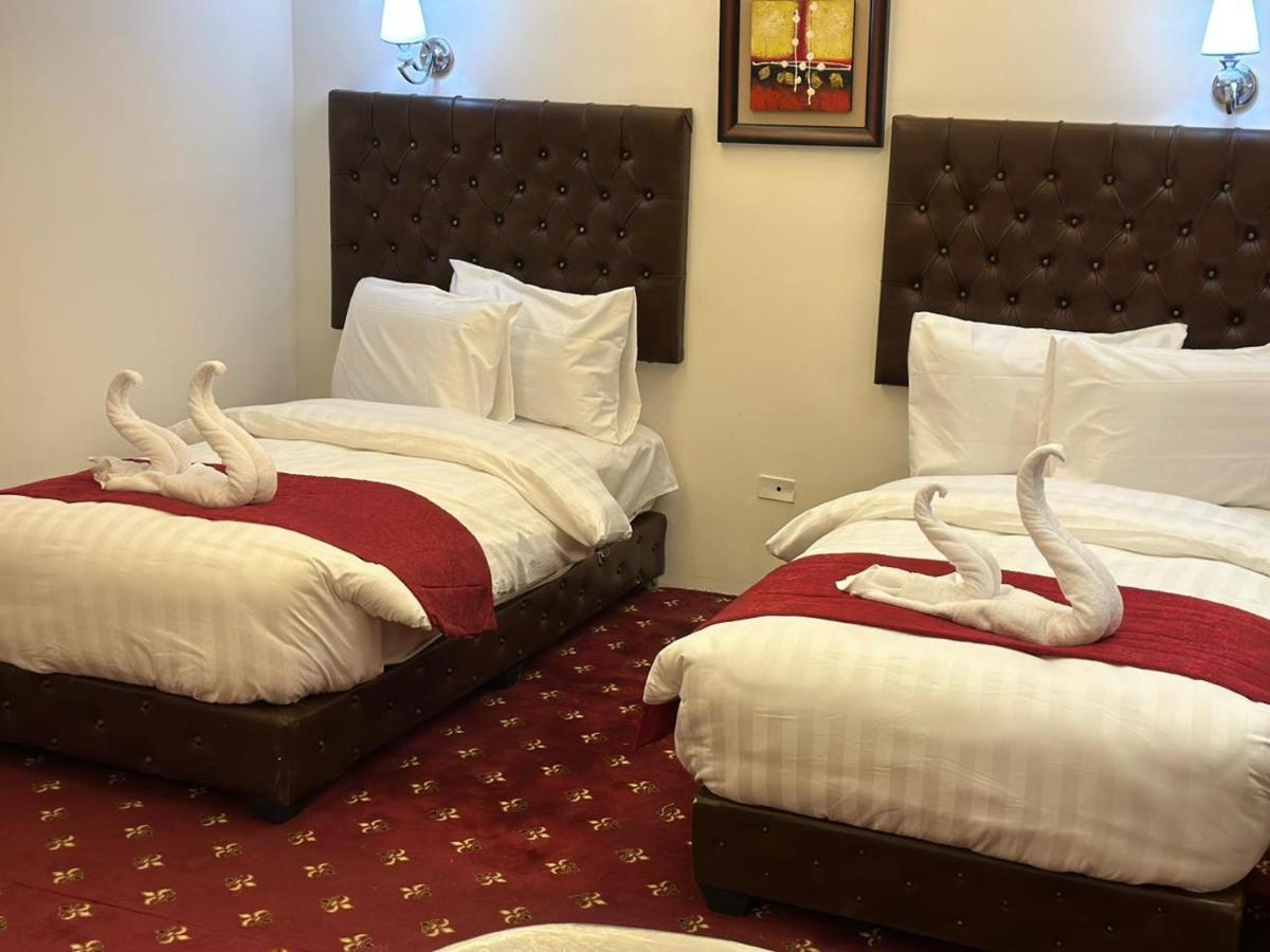 Madison Hotel Аман Екстериор снимка