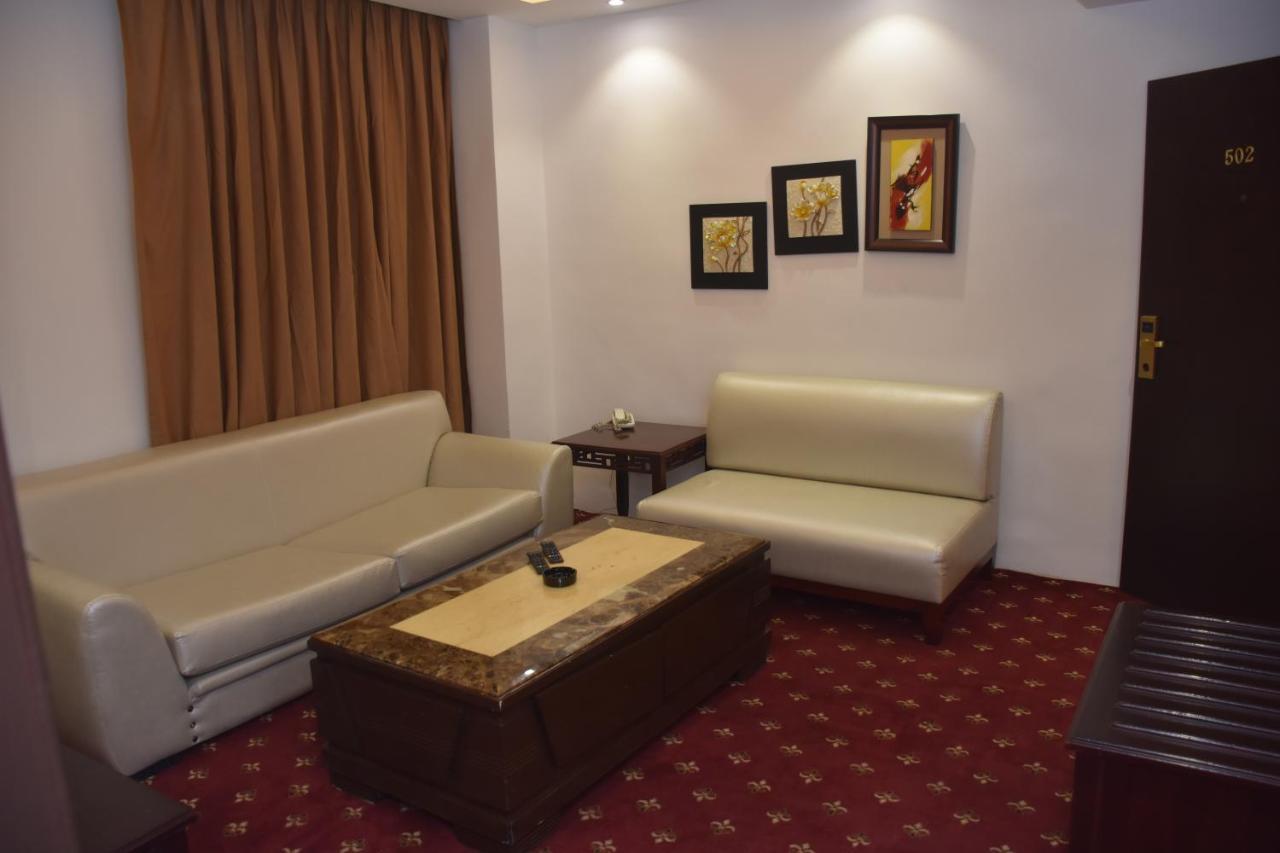 Madison Hotel Аман Екстериор снимка