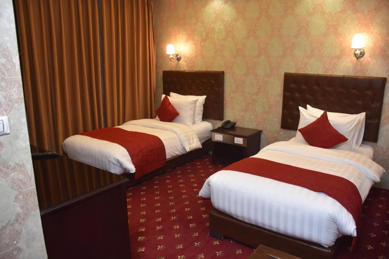 Madison Hotel Аман Екстериор снимка