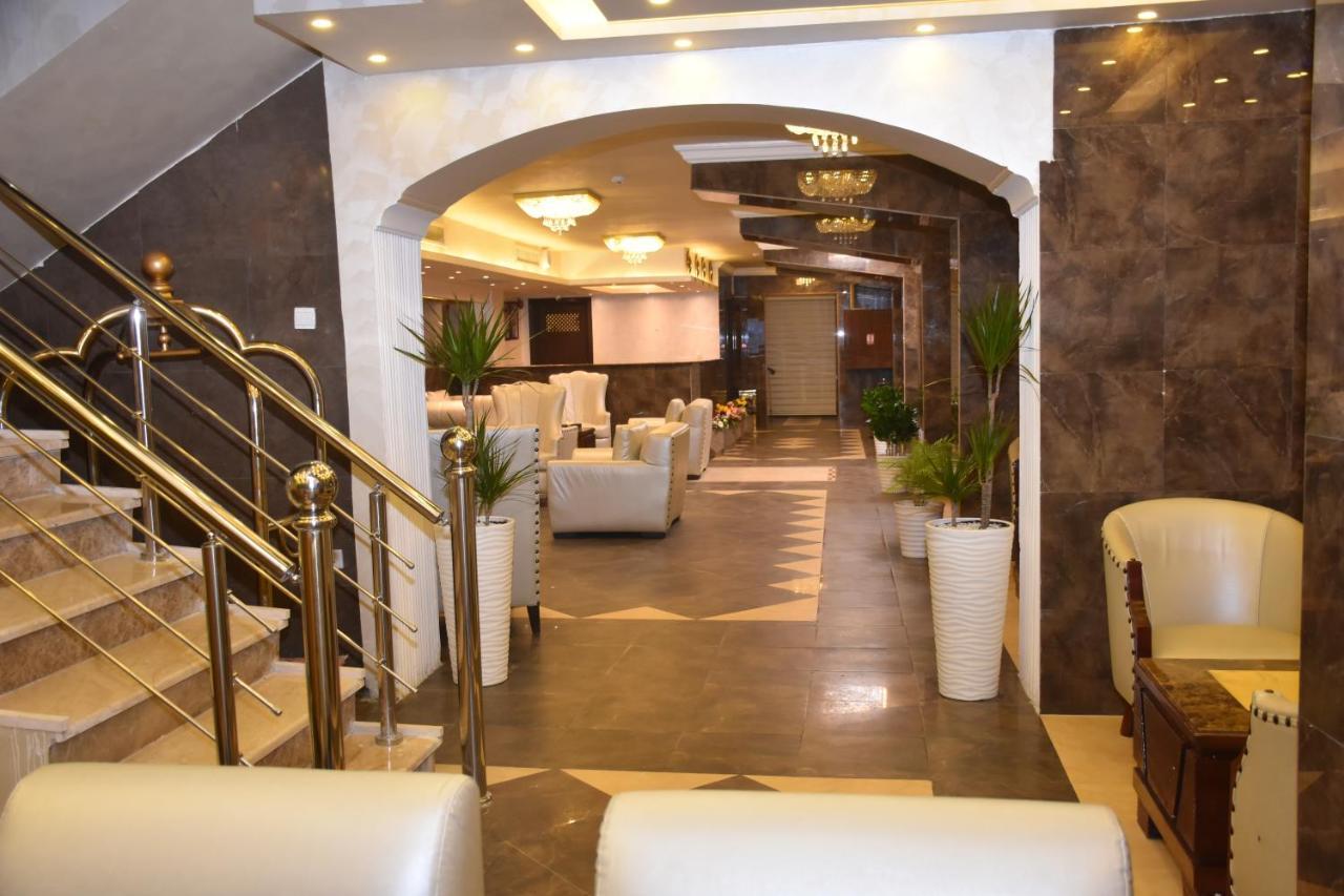 Madison Hotel Аман Екстериор снимка