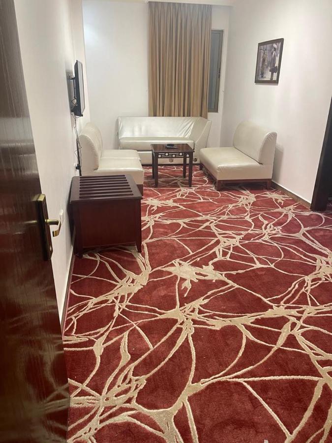 Madison Hotel Аман Екстериор снимка