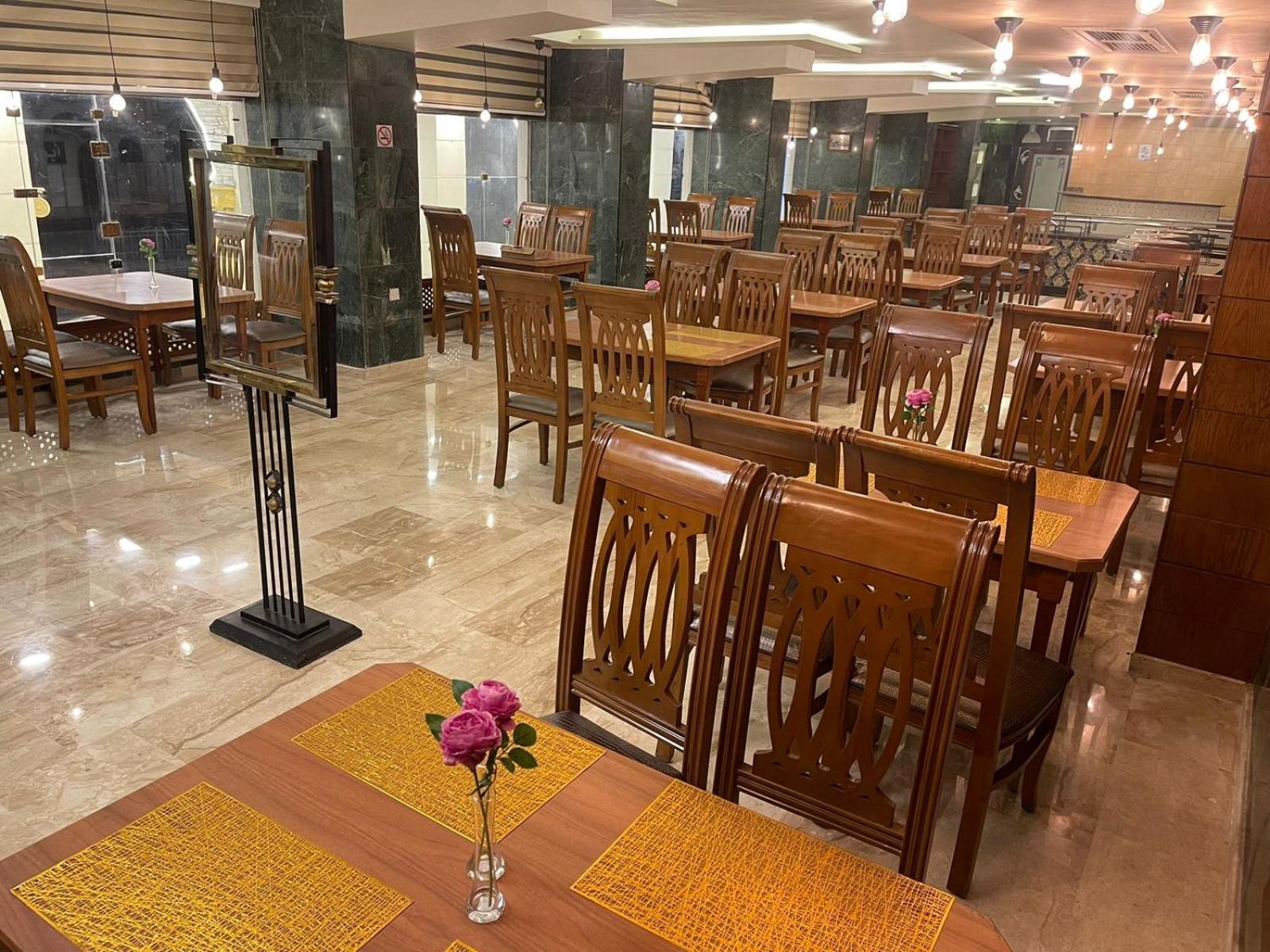 Madison Hotel Аман Екстериор снимка