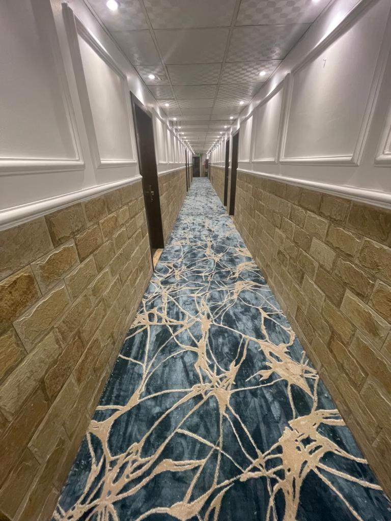 Madison Hotel Аман Екстериор снимка